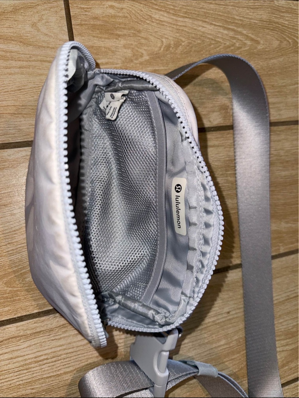 lululemon athletica Light Grey Camo Belt Bag - Picture 3 of 3